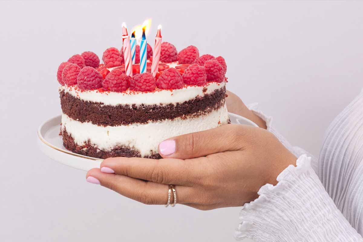 Receita de Bolo de Aniversário & Vários Tipos Para Fazer Sucesso Nas Festas